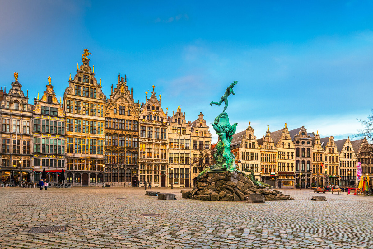 Antwerp Grote Market 155111459 123 RF