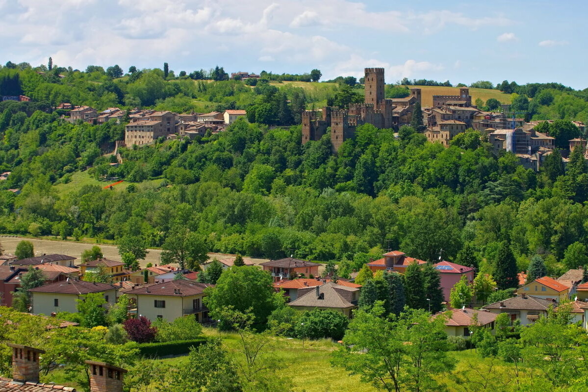 Castell Arquato 30829501 l 123 RF