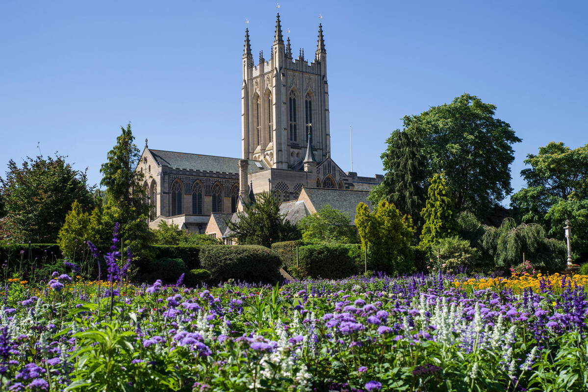 Edmundsbury Abbey 63891604 123 RF