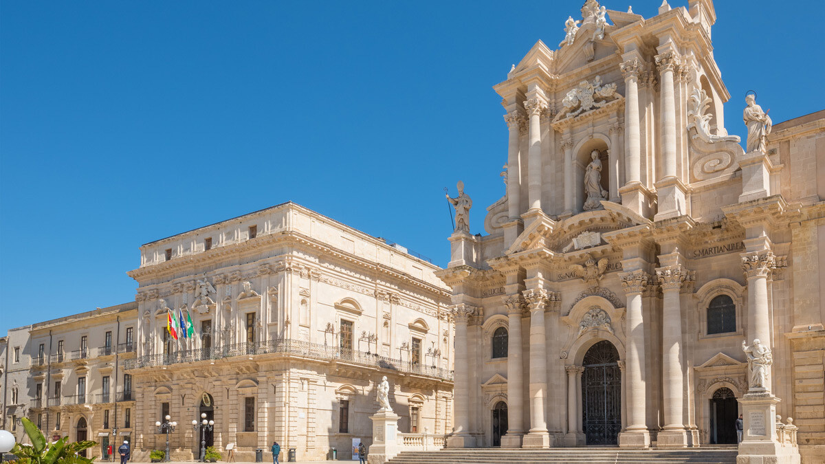Piazza Duomo Syracuse 171941843 123 RF