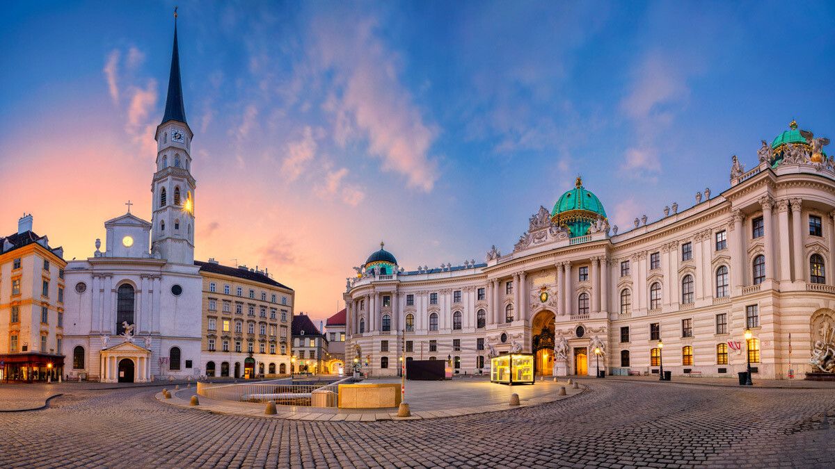 St Michaels Square Vienna 110687847 123 RF