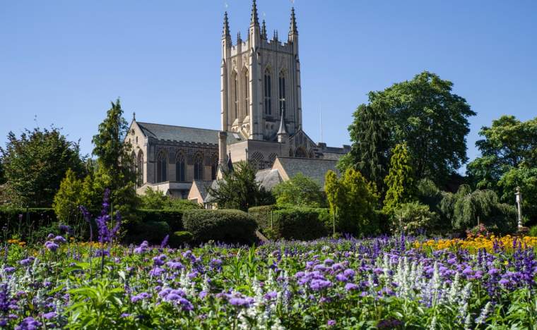 Edmundsbury Abbey 63891604 123 RF