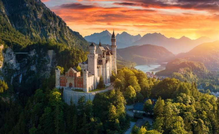 Neuschwanstein Castle 195091846 123 RF