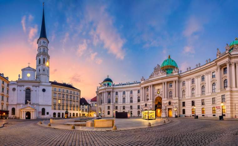 St Michaels Square Vienna 110687847 123 RF