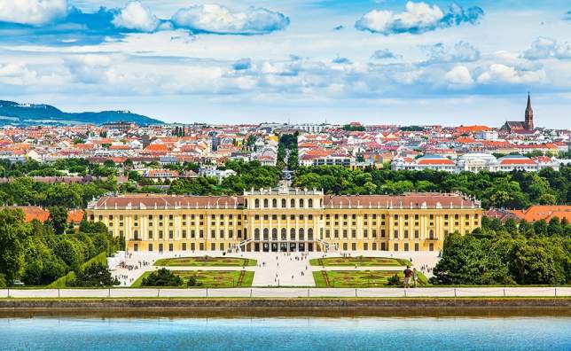 Beautiful-view-of-famous-Schonbrunn-Palace-with-Great-Parterre-garden-in-Vienna-Austria