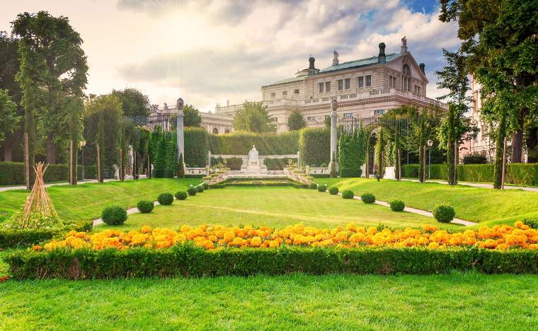 Beautiful-park-in-Vienna-Austria-and-sunlight