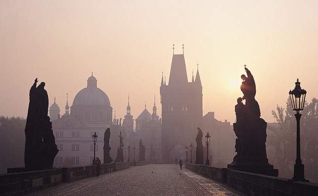 Prague_charles_bridge_morning1