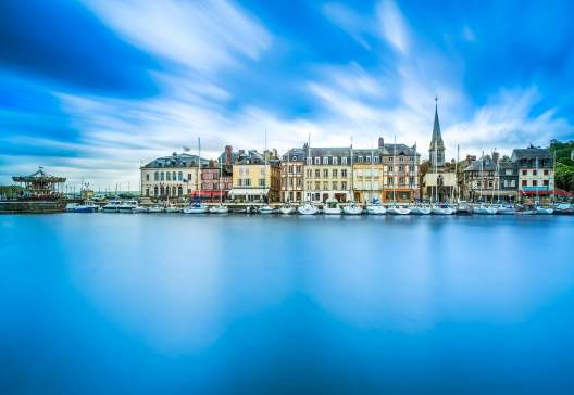 Honfleur-famous-village-harbor-skyline