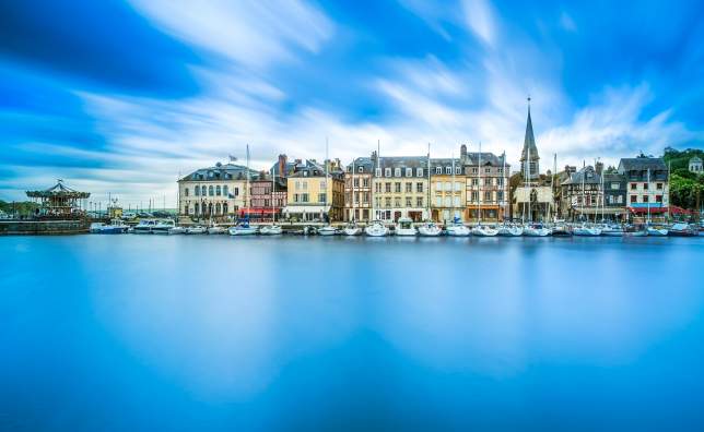 Honfleur-famous-village-harbor-skyline