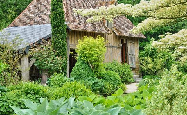 Les-Jardins-du-Pays-d-Auge_Normandy_shutterstock_162706919_Pack-Shot