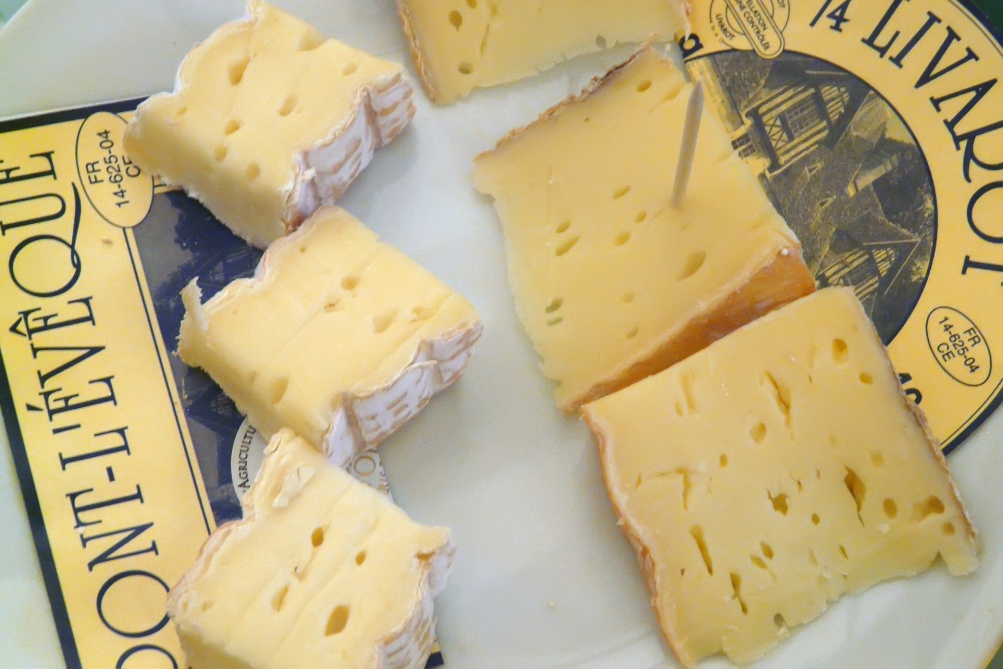 CALVADOS-FROMAGE-LIVAROT-PONTLEVEQUE-GASTRONOMIE-AOC-09015-CALVADOS-TOURISME-libre