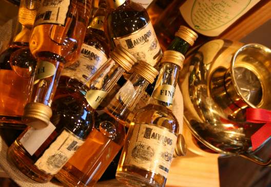 Calvados-alcool04bouteille-CALVADOS-TOURISME-libre