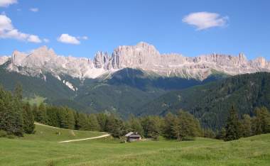 Dolomites-scenic-with-hut