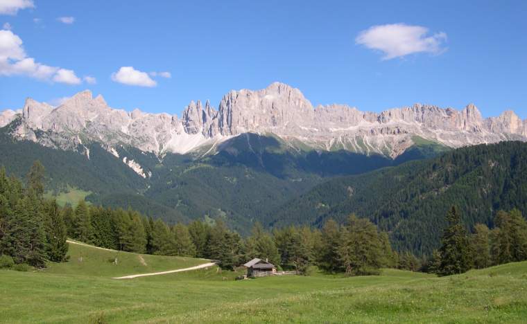 Dolomites-scenic-with-hut