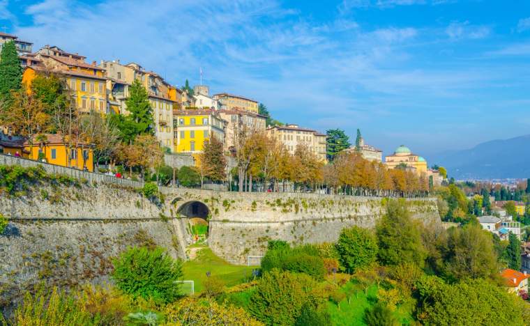 Citta-Alta-in-Bergamo_shutterstock_1069476416_trabantos