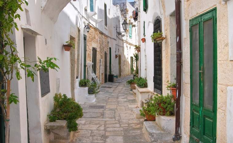 Alleyway.-Ostuni.-Puglia.-Italy