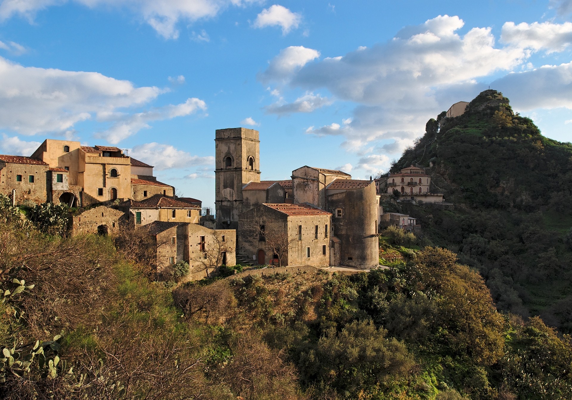 Medieval-village-of-Savoca-in-Sicily-Italy-at-sunset