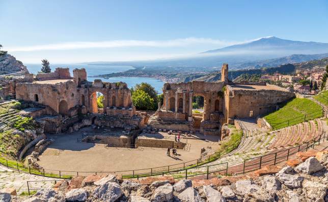 Ruins-of-the-ancient-greek-amphitheater-of-Taormina-Sicily
