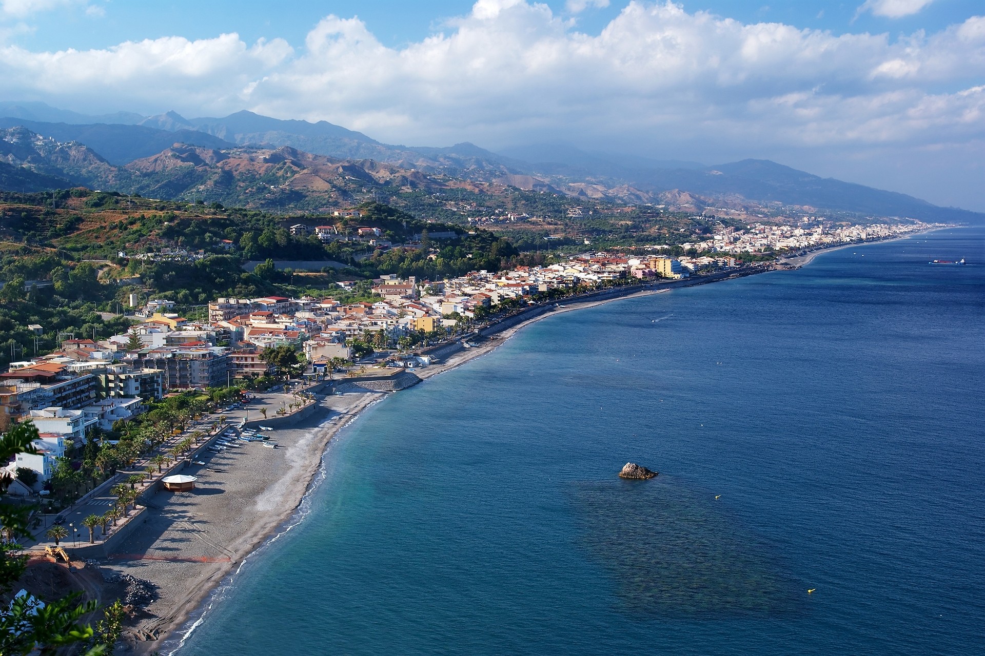 Coast-of-Ionian-sea-in-Eastern-Sicily-Capo-Sant-Alessio