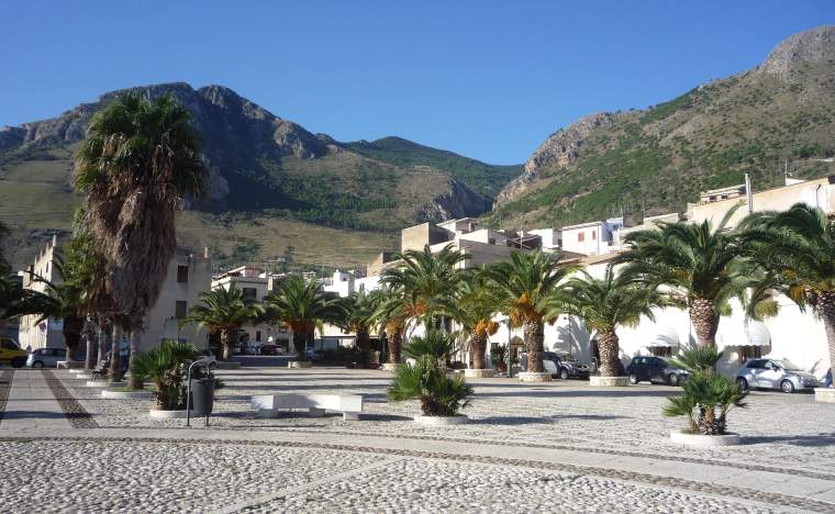Piazza-in-castellamare-1