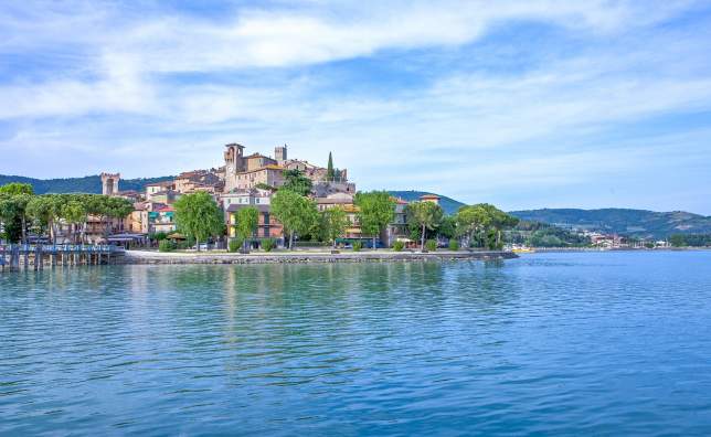 Lake-Trasimeno_shutterstock_1109249942_Gimas