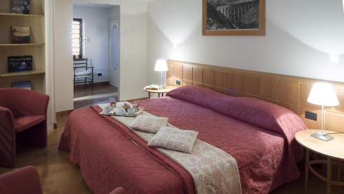 Hotel-dei-Duchi-bedroom