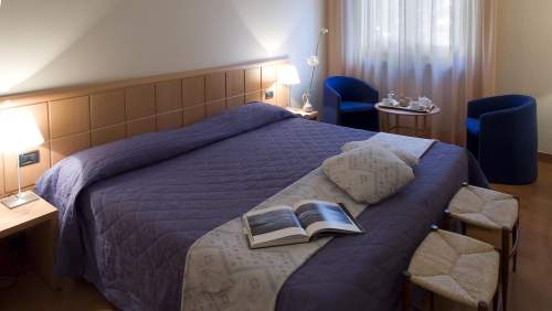 Hotel-dei-Duchi-bedroom