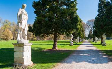 The-main-avenue-of-Querini-park-in-Vicenza-with-its-typical-ornamental-statues-and-sculptures