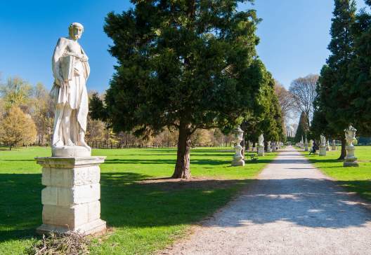 The-main-avenue-of-Querini-park-in-Vicenza-with-its-typical-ornamental-statues-and-sculptures