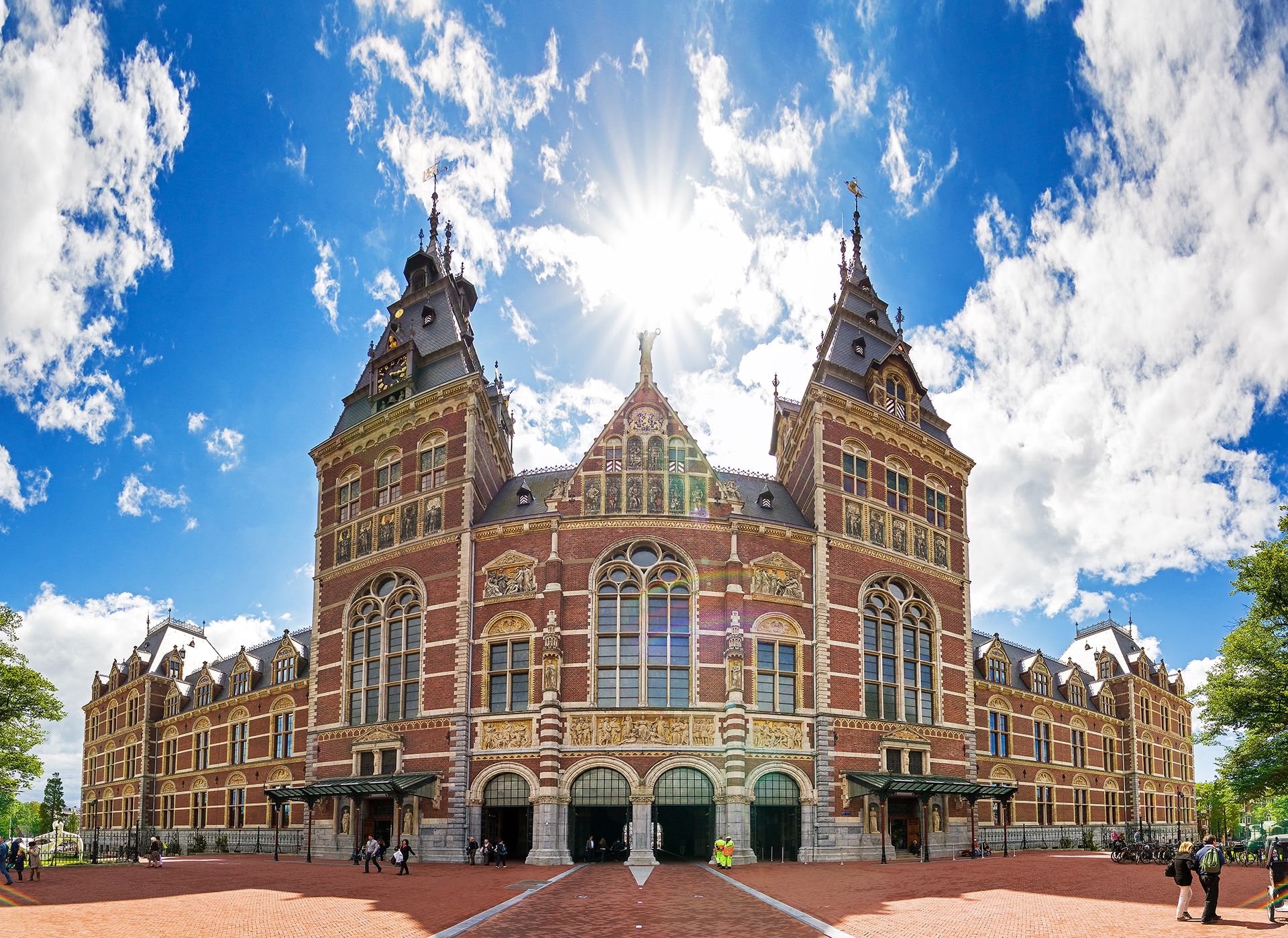 Beautiful-view-on-the-completely-renovated-National-state-museum-in-Amsterdam