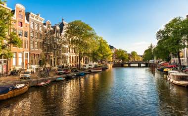 Houses-and-Boats-on-Amsterdam-Canal