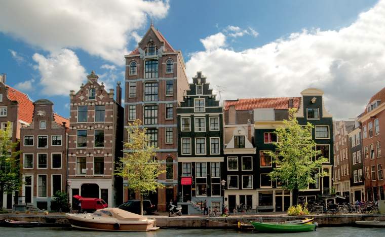 Amsterdam-canals-and-typical-houses-with-clear-spring-sky