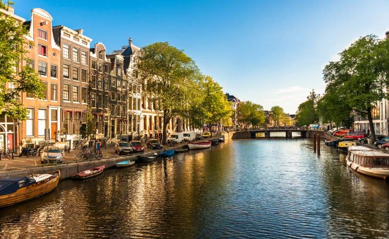 Houses-and-Boats-on-Amsterdam-Canal
