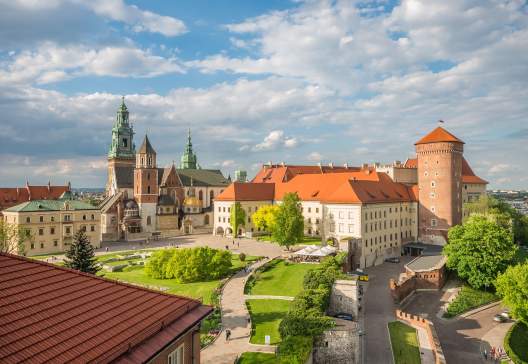 Cathedral-of-St-Stanislaw-and-St-Vaclav-and-royal-castle-on-the-Wawel-Hill-Krakow-Poland