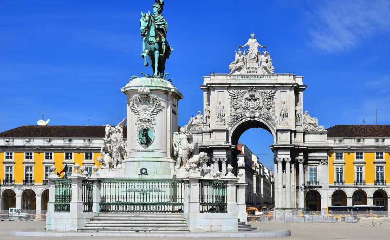 Praca-do-Comercio-Commerce-Square-is-located-near-Tagus-River-in-Lisbon