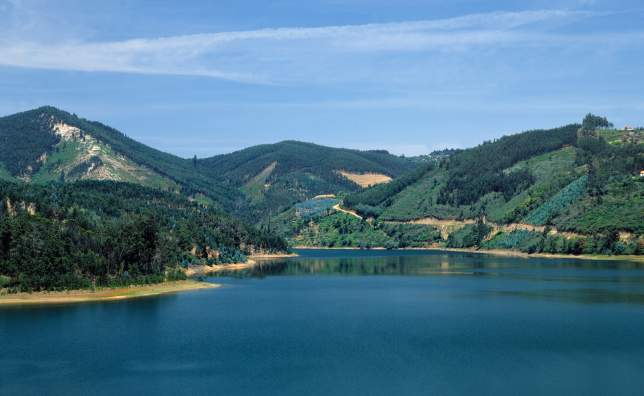 T09AZH1Y-Douro-river.- -Rui-Morais-de-Sousa