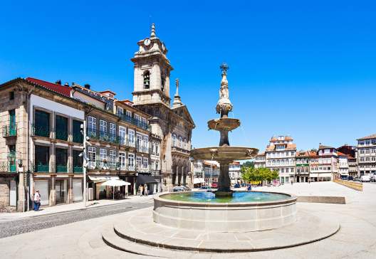 Toural-Square-Largo-do-Toural-is-one-of-the-most-central-and-important-squares-in-Guimaraes-Portugal