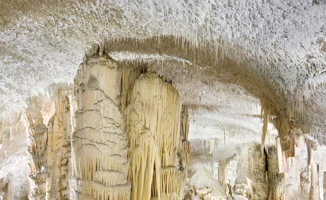 Postojna-Cave-White-Hall-1