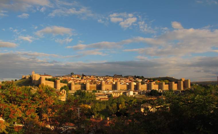 Avila in sunset 1451200 1