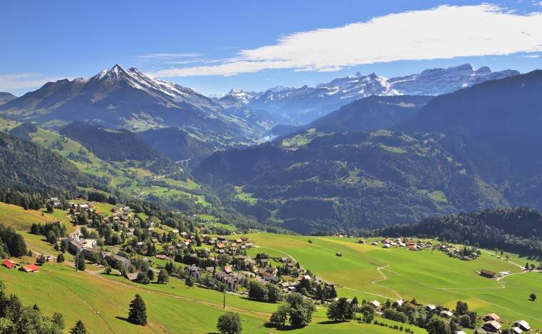 Gorgeous-weather-in-the-resort-town-of-Leysin-in-the-Swiss-Alps