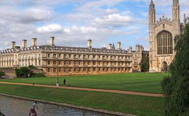 Cambridge-University-Kings-College-viewed-from-across-the-river-Cam