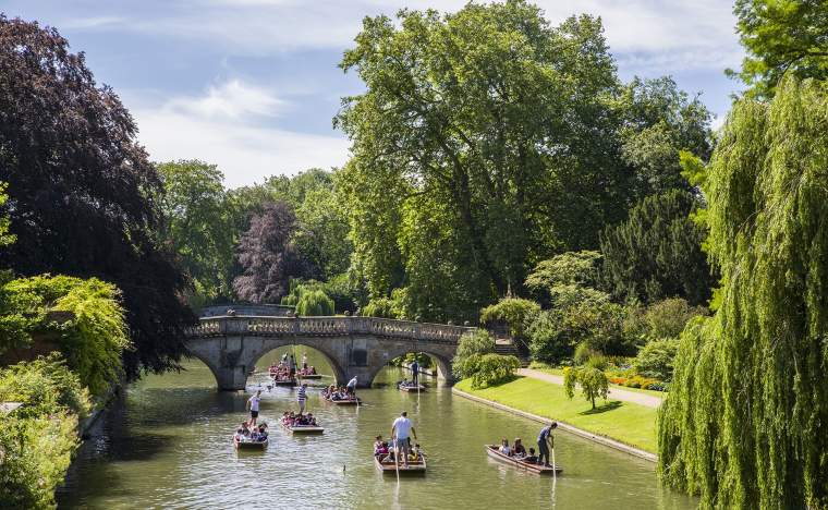 A-picturesque-view-of-Clare-Bridge-over-the-River-Cam-in-Cambridge-UK