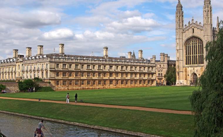 Cambridge-University-Kings-College-viewed-from-across-the-river-Cam