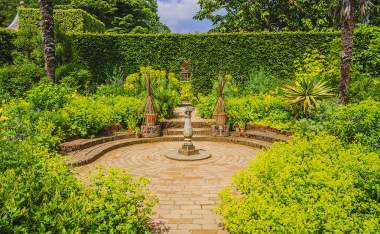 Hidcote-manor-gardens-in-the-english-cotswolds-gloucestershire-midlands-england-uk