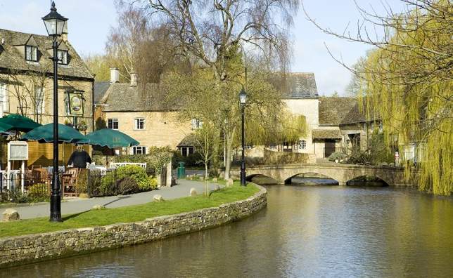 Bourton-on-the-Water- -Visit England-Jameskerr.co.uk