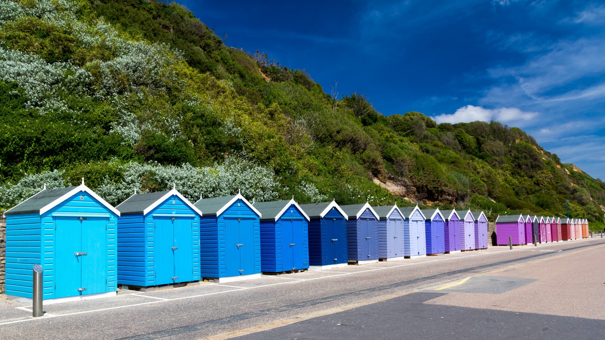Colourful-wooden-beach-huts-at-Bournemouth-on-the-South-Coast-of-England