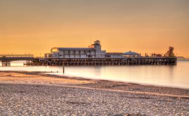 Sunrise-on-Bouremouth-Beach-with-the-Pier-in-the-background