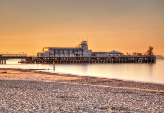Sunrise-on-Bouremouth-Beach-with-the-Pier-in-the-background