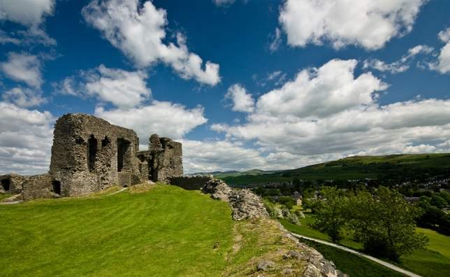 Kendal-castle-and-grounds-2-Photo-Dave-Willis-Courtesy-of-golakes.co.uk