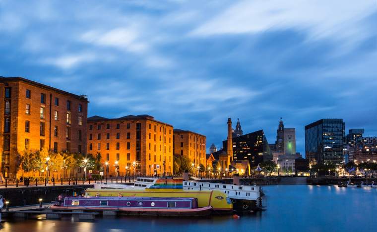 VE25513-Albert-Dock-in-the-evening- -Visit England-Thomas-Heaton